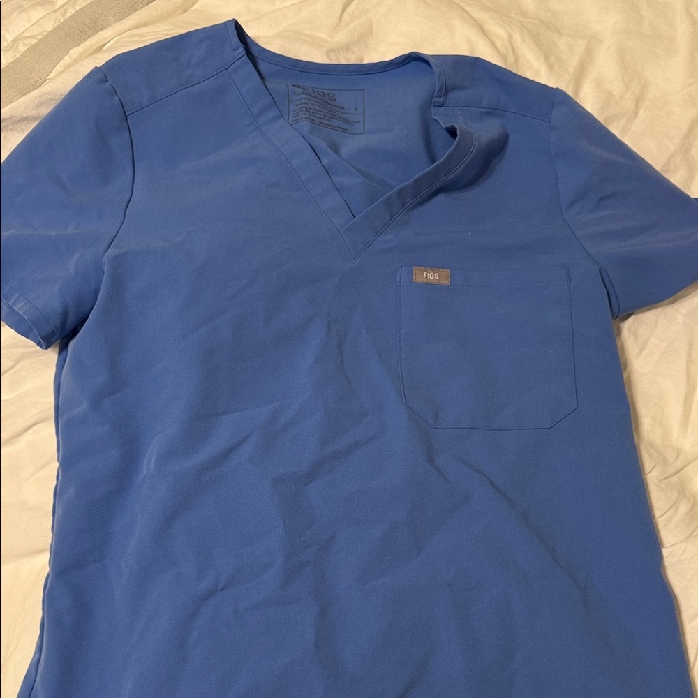 FIGS Women’s Catalina One Pocket Top, Ciel Blue